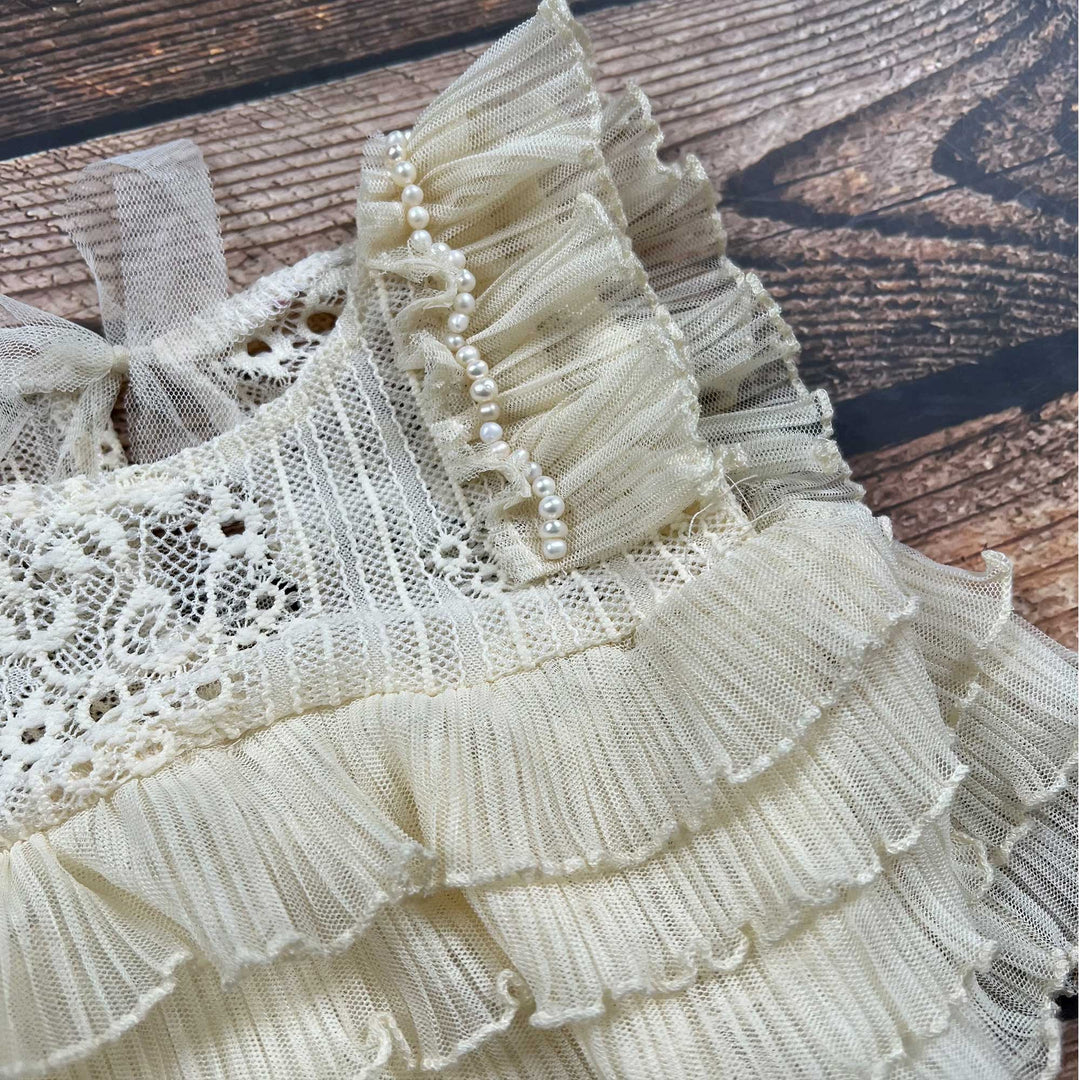Vestido de recién nacido con tutú beige