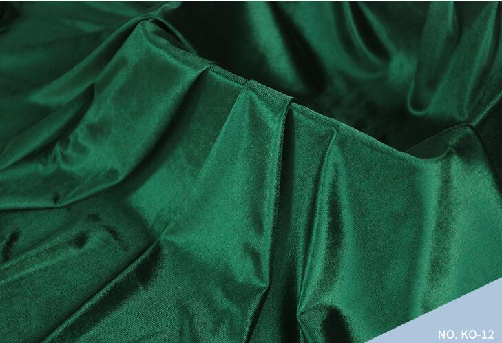 Vestido tipo túnica de terciopelo con abertura de Enid