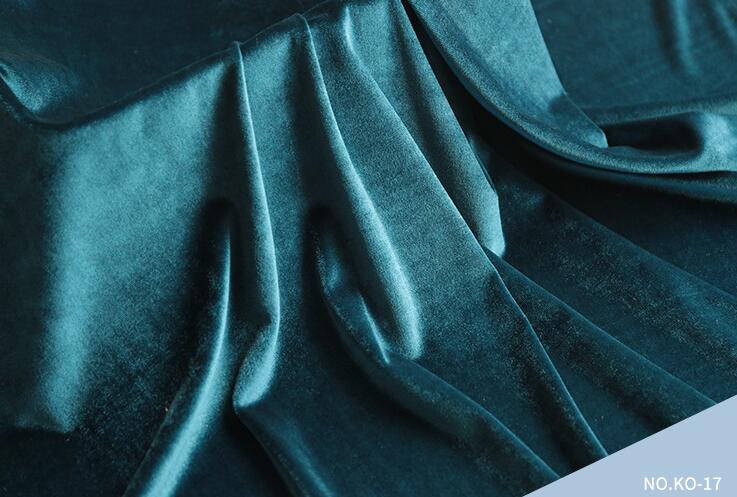 Vestido tipo túnica de terciopelo con abertura de Enid