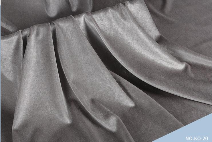 Vestido tipo túnica de terciopelo con abertura de Enid